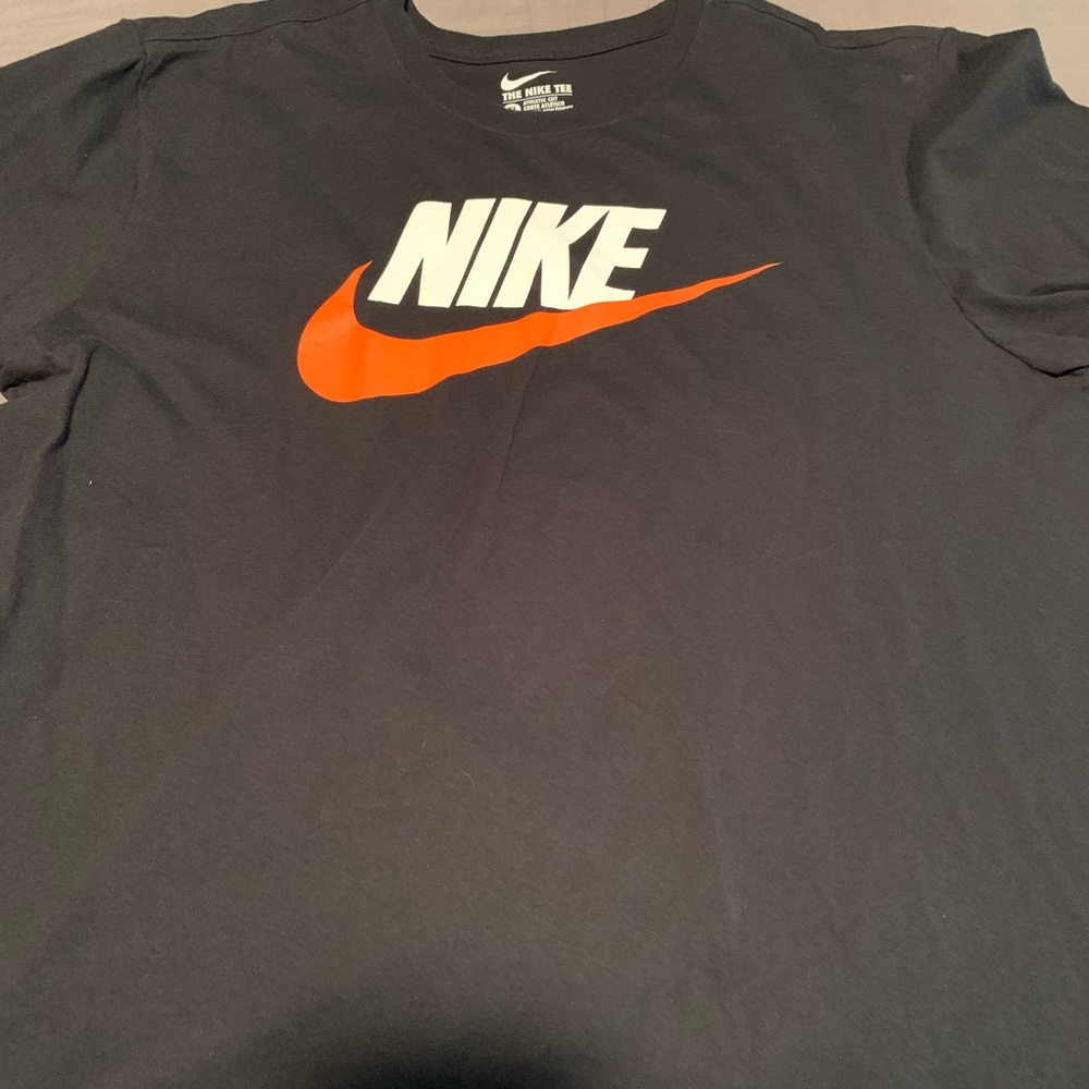 Men’s Nike shirt
